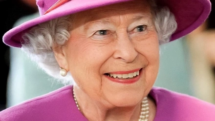 Queen_Elizabeth_II_in_March_2015.jpg.webp