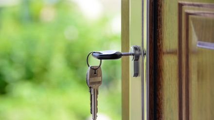 House key pexels-photomix-company-101808.jpg