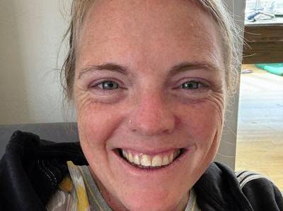 Pic 1 – Homecare assistant Vicki Lowe .jpg